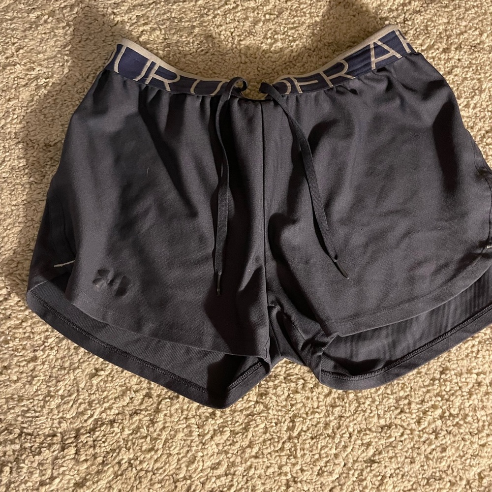 UNDER ARMOR SHORTS PERFECT CONDITION